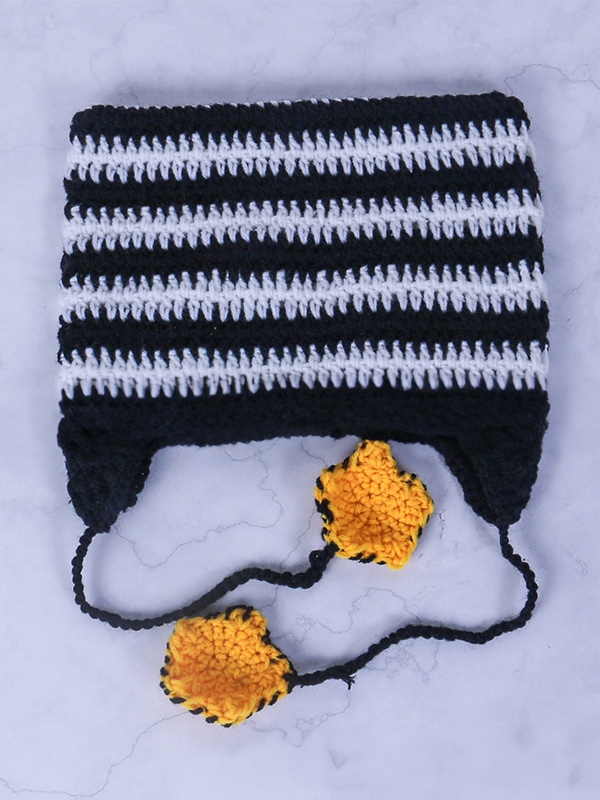 Handgefertigte Strickmütze mit Katzenohrstreifen-1